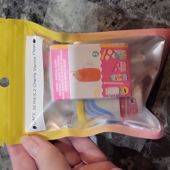 Miniverse Make It Mini Cherry Vanilla Float - Picture 3 of 3
